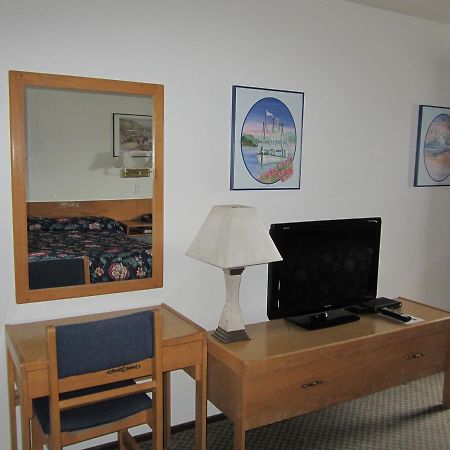 Airport Chalet Whitehorse Buitenkant foto