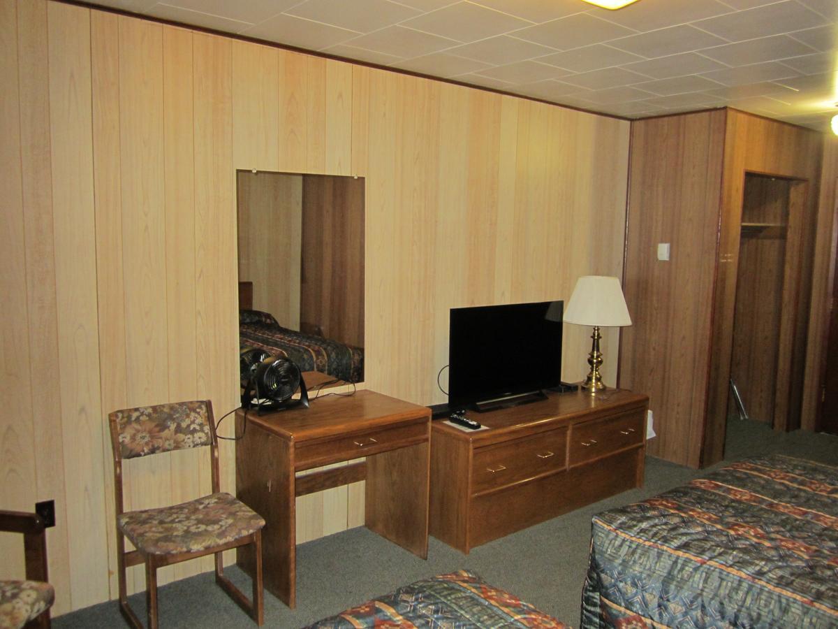 Airport Chalet Whitehorse Buitenkant foto