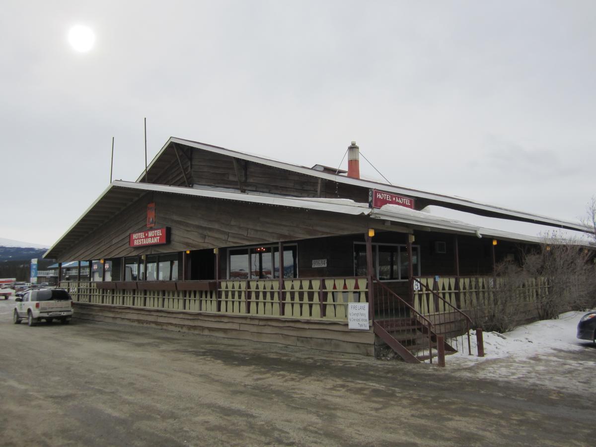 Airport Chalet Whitehorse Buitenkant foto