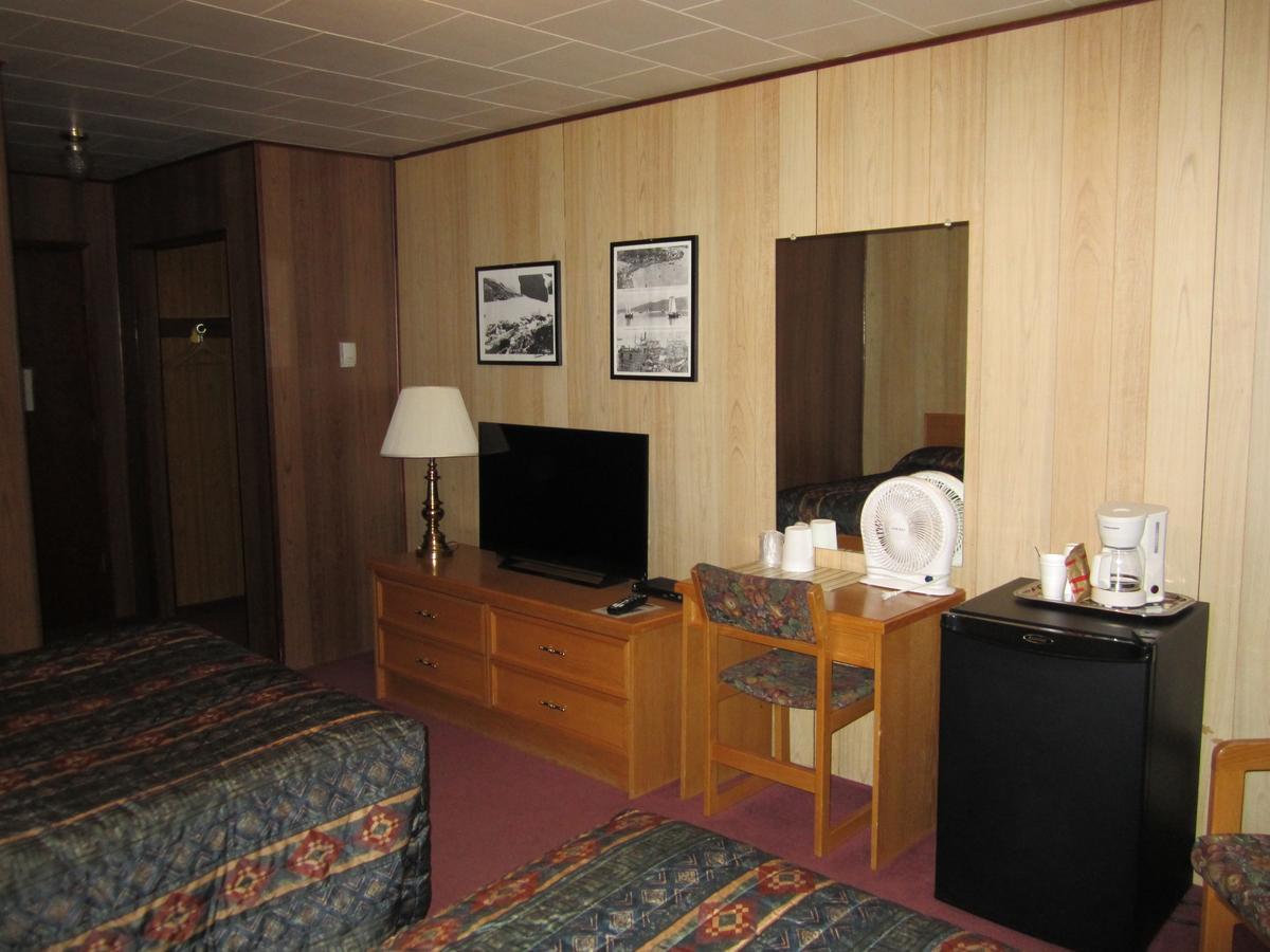 Airport Chalet Whitehorse Buitenkant foto