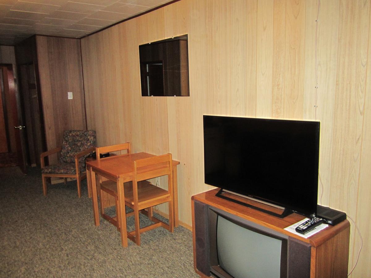 Airport Chalet Whitehorse Buitenkant foto