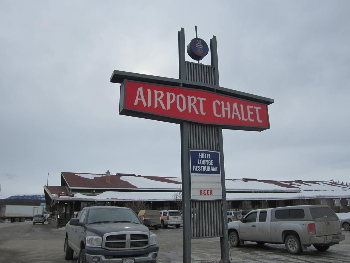 Airport Chalet Whitehorse Buitenkant foto