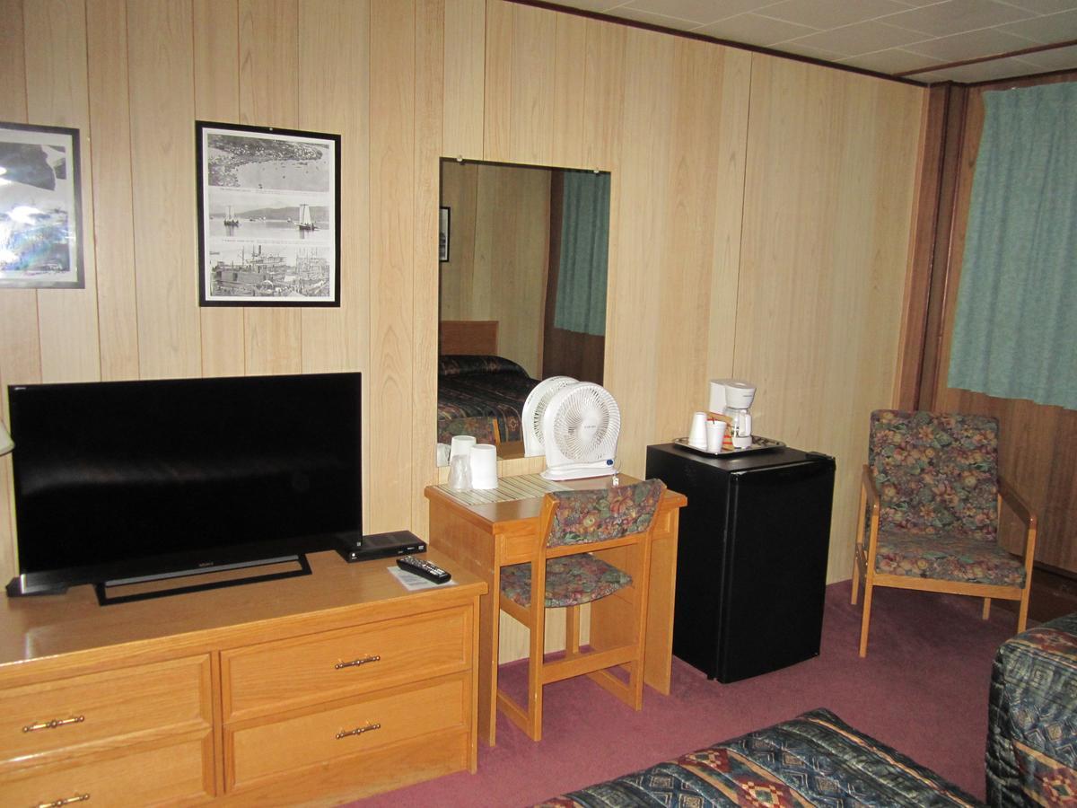Airport Chalet Whitehorse Buitenkant foto