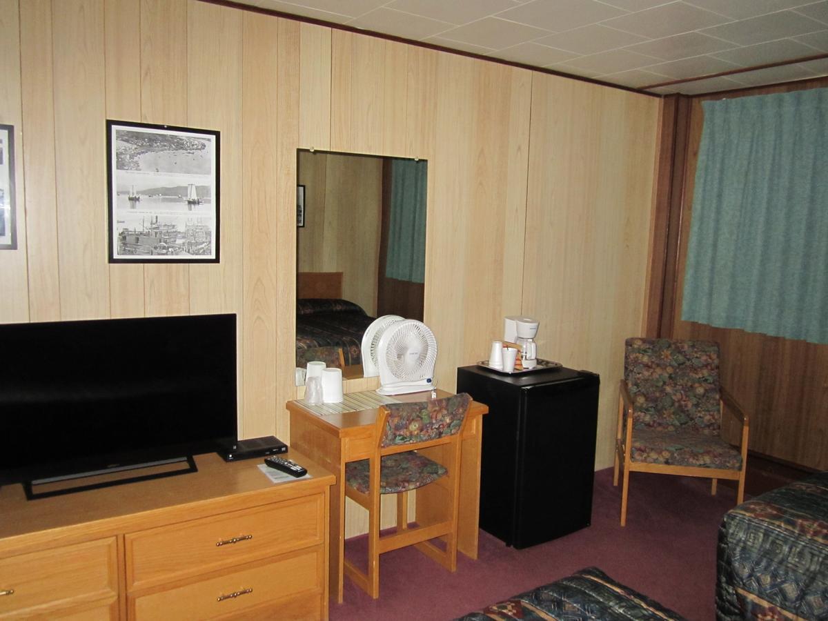 Airport Chalet Whitehorse Buitenkant foto