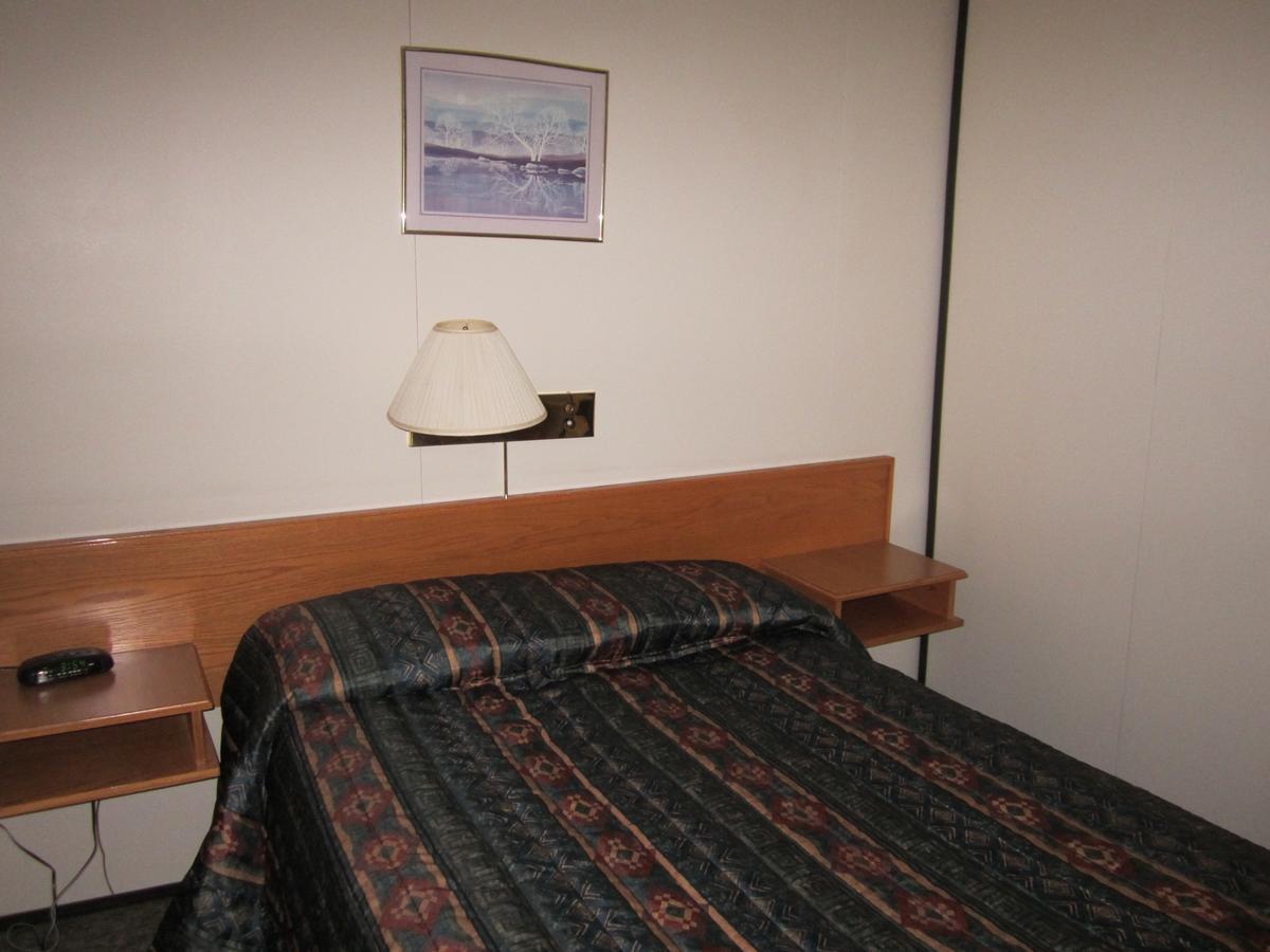 Airport Chalet Whitehorse Buitenkant foto