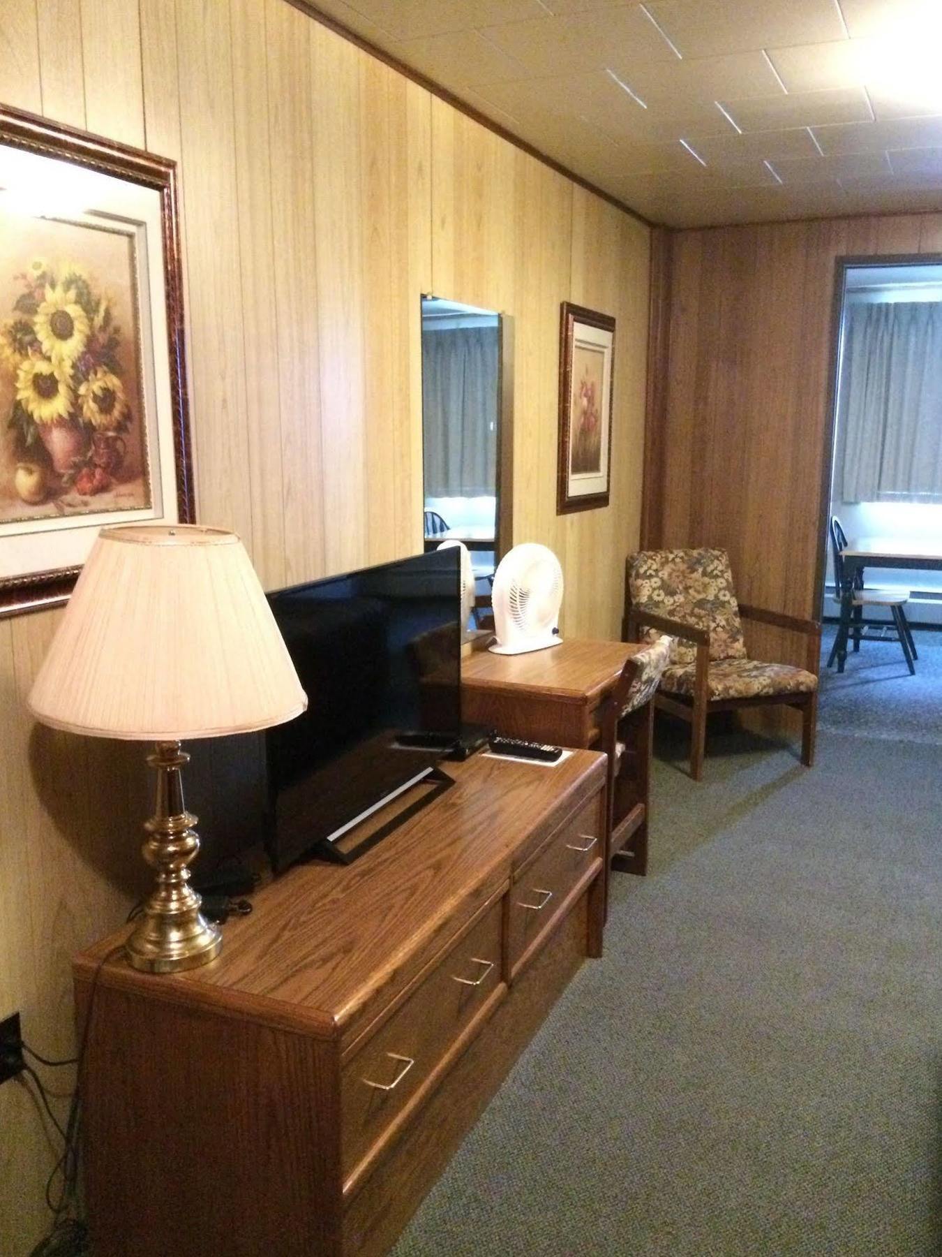 Airport Chalet Whitehorse Buitenkant foto