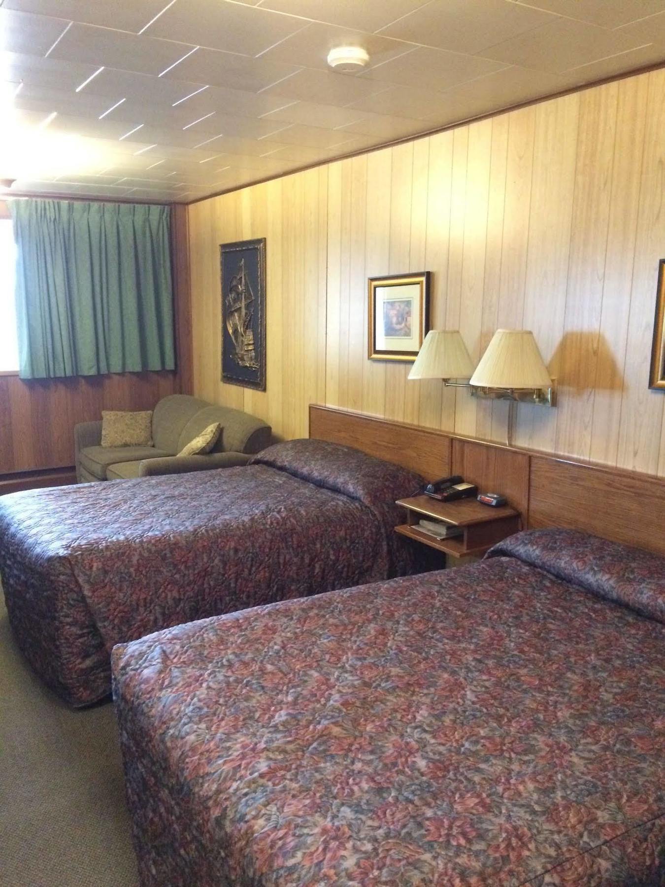 Airport Chalet Whitehorse Buitenkant foto
